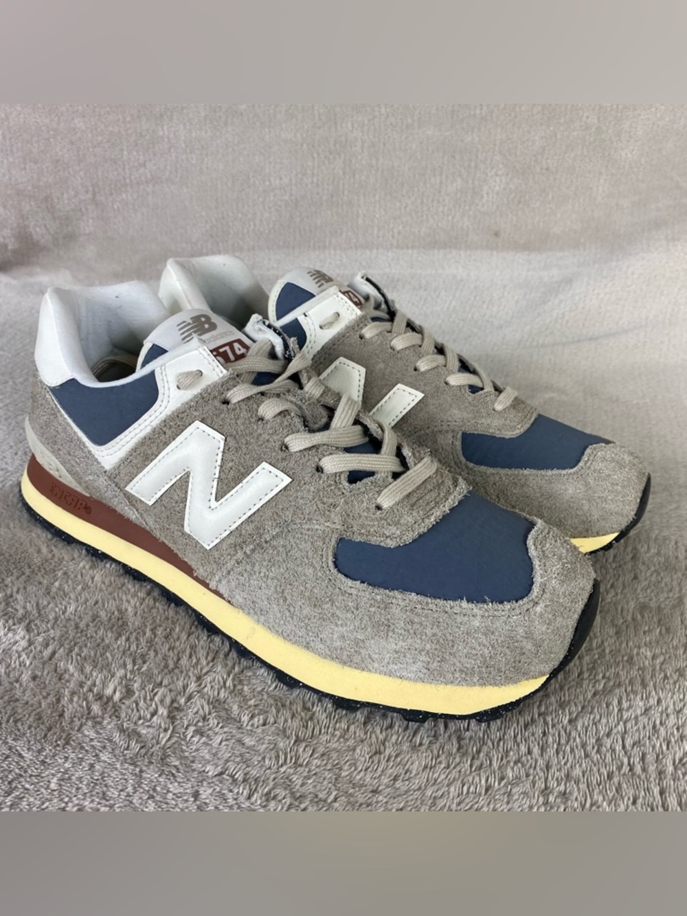 New Balance 574 Shoes Mens Size 9.5 Gray Blue Suede Low Top Sneakers NEW